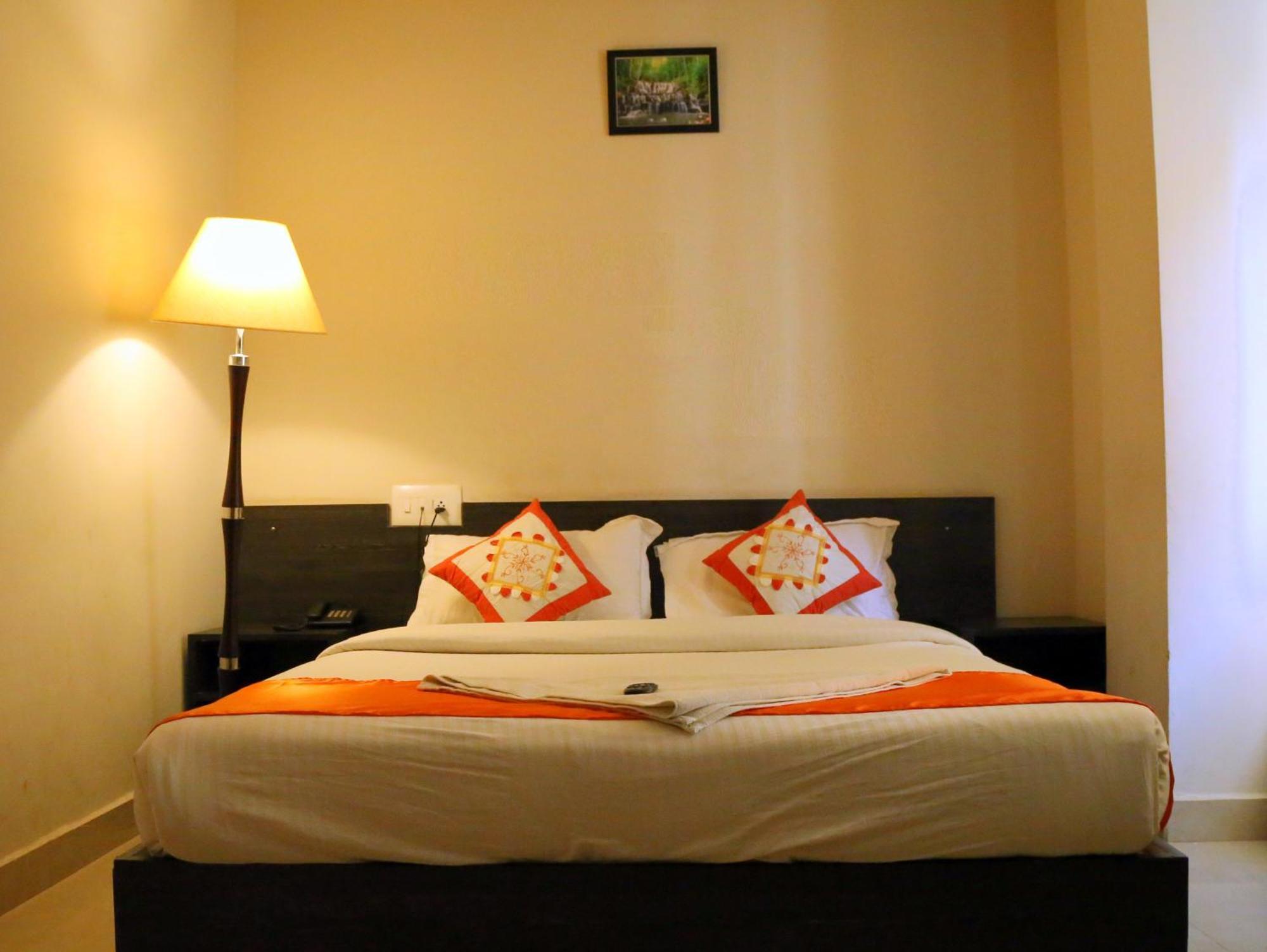 Orange Corner Hotel, Airport Pickup & Drop Available 24X7 Yelahanka Buitenkant foto